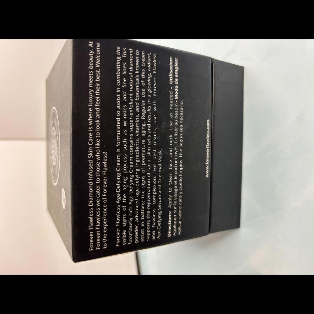 Forever Flawless Black Diamond Age-Defying Cream - 50g - Picture 3 of 3